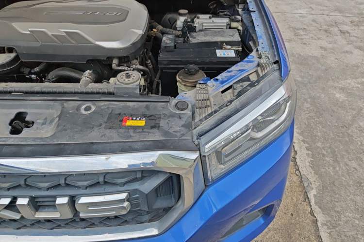 Used SAIC MAXUS T70 2021 2.0T Diesel Automatic Two-Wheel Drive Elite Version with Long Bed and High Ground Clearance Engine Bay Left