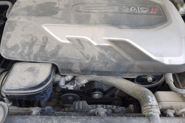 Used SAIC MAXUS T70 2021 2.0T Diesel Manual Two-Wheel Drive Entry-Level Version with Long Bed and High Ground Clearance Engine Bay