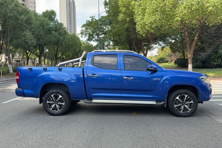 Used SAIC MAXUS T70 2021 2.0T Diesel Automatic Two-Wheel Drive Elite Version with Long Bed and High Ground Clearance Exterior 2
