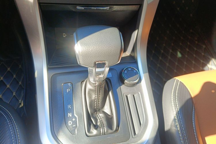 Used SAIC MAXUS T70 2021 2.0T Diesel Automatic 4x4 Elite Version with Long Bed and High Ground Clearance Gear Lever