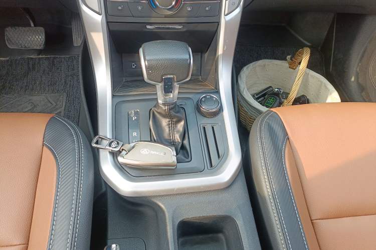 Used SAIC MAXUS T70 2021 2.0T Diesel Automatic 4x4 Australian Version Long Bed High Ground Clearance Gear Lever