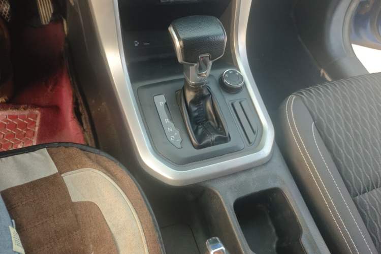 Used SAIC MAXUS T70 2021 2.0T Diesel Automatic 4x4 Advanced Version with Long Bed and High Ground Clearance Gear Lever