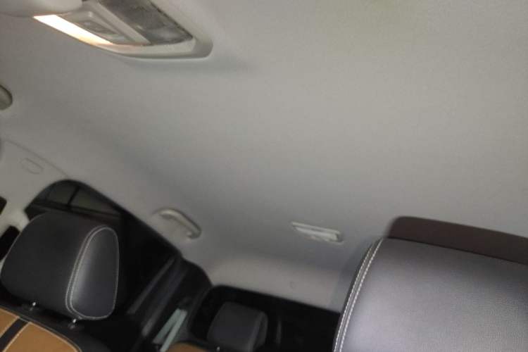 Used SAIC MAXUS T70 2021 2.0T Diesel Automatic 4x4 Elite Version with Long Bed and High Ground Clearance Headliner