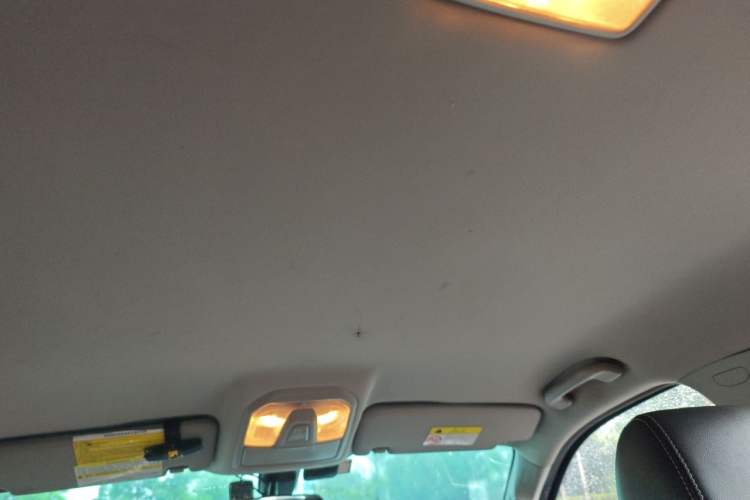 Used SAIC MAXUS T70 2021 2.0T Diesel Automatic 4x4 Elite Version with Long Bed and High Ground Clearance Headliner