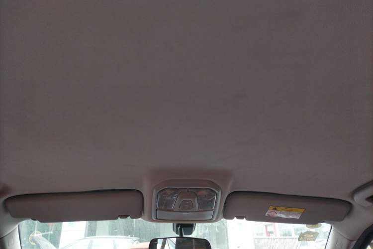 Used SAIC MAXUS T70 2021 2.0T Diesel Automatic Two-Wheel Drive Elite Version with Long Bed and High Ground Clearance Headliner