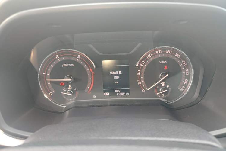 Used SAIC MAXUS T70 2021 2.0T Diesel Automatic Two-Wheel Drive Elite Version with Long Bed and High Ground Clearance Instrument Cluster