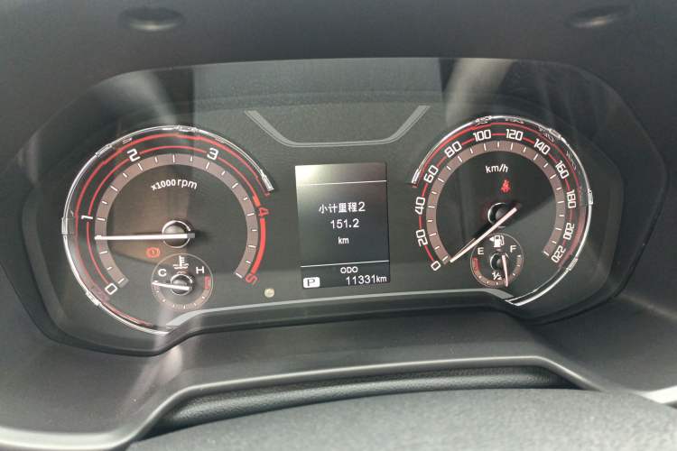 Used SAIC MAXUS T70 2021 2.0T Diesel Automatic Two-Wheel Drive Elite Version with Long Bed and High Ground Clearance Instrument Cluster