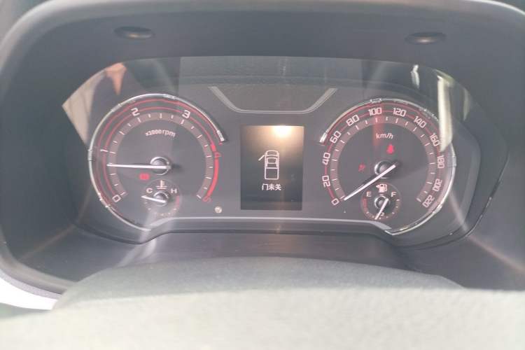 Used SAIC MAXUS T70 2021 2.0T Diesel Automatic Two-Wheel Drive Elite Version with Long Bed and High Ground Clearance Instrument Cluster