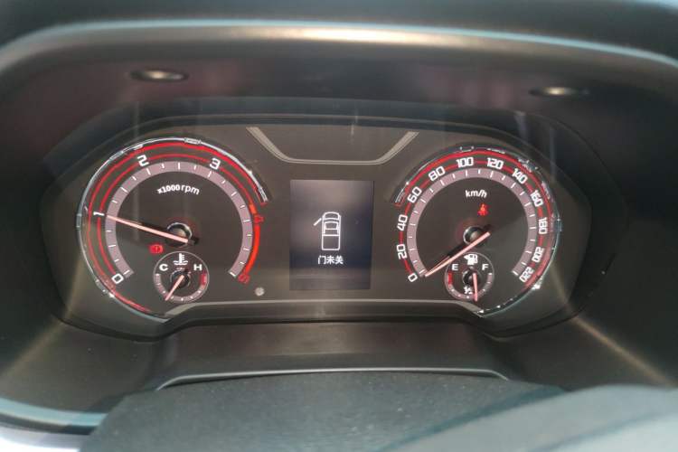Used SAIC MAXUS T70 2021 2.0T Diesel Manual Two-Wheel-Drive Elite Version with Long Bed and High Ground Clearance Instrument Cluster