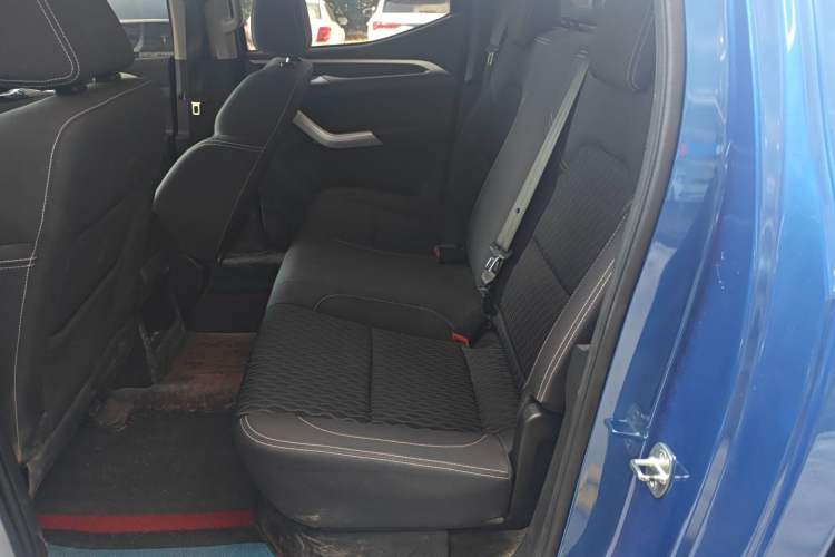 Used SAIC MAXUS T70 2021 2.0T Facelift Diesel Automatic 4x4 Advanced Version with Long Bed and High Ground Clearance Interior 4