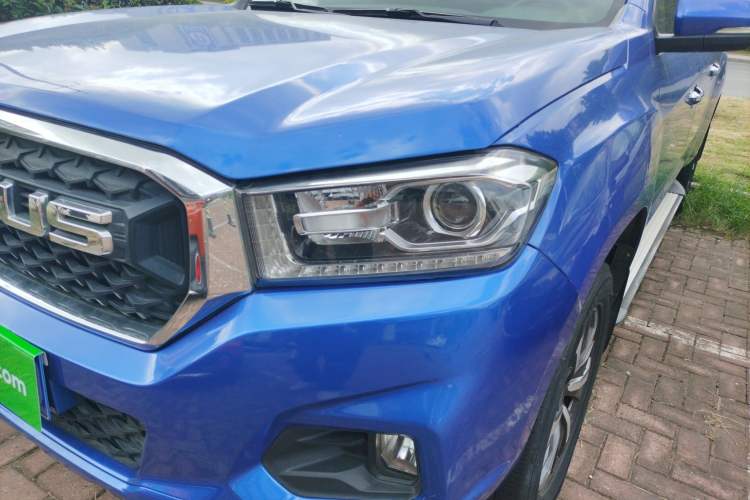 Used SAIC MAXUS T70 2021 2.0T Diesel Automatic Two-Wheel Drive Elite Version with Long Bed and High Ground Clearance Left Front Headlight