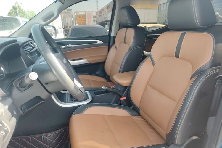 Used SAIC MAXUS T70 2021 2.0T Diesel Automatic Two-Wheel Drive Elite Version with Long Bed and High Ground Clearance Left Front Seat