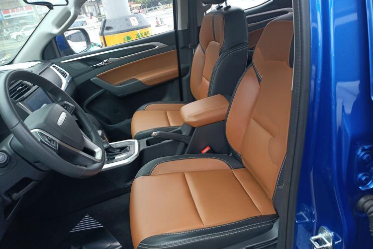 Used SAIC MAXUS T70 2021 2.0T Diesel Automatic Two-Wheel Drive Elite Version with Long Bed and High Ground Clearance Left Front Seat