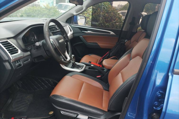 Used SAIC MAXUS T70 2021 2.0T Diesel Automatic Two-Wheel Drive Elite Version with Long Bed and High Ground Clearance Left Front Seat