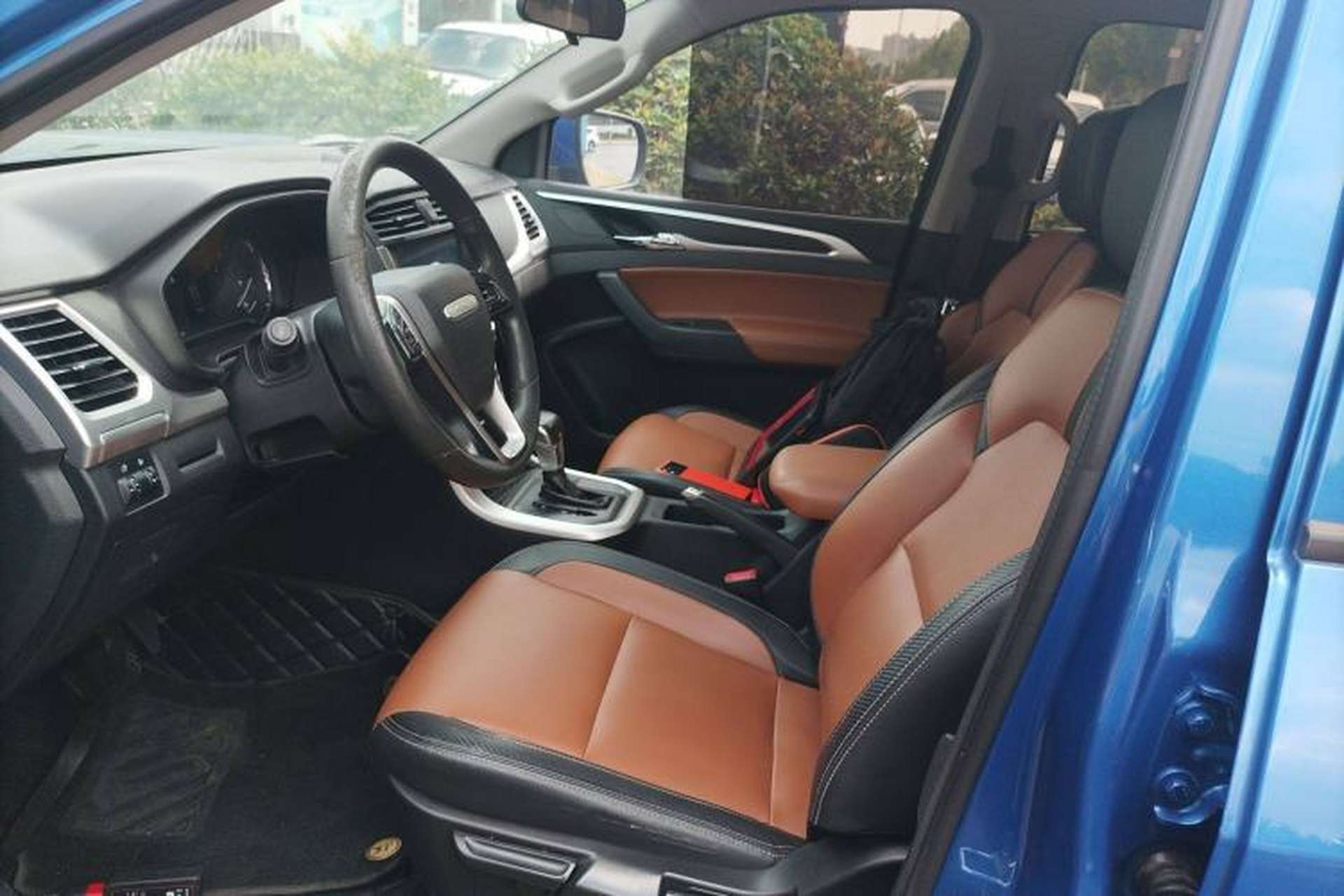 Used SAIC MAXUS T70 2021 2.0T Diesel Automatic Two-Wheel Drive Elite Version with Long Bed and High Ground Clearance Left Front Seat