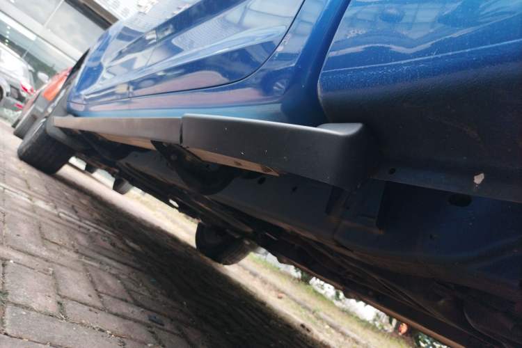 Used SAIC MAXUS T70 2021 2.0T Diesel Automatic Two-Wheel Drive Elite Version with Long Bed and High Ground Clearance Left Side Sill