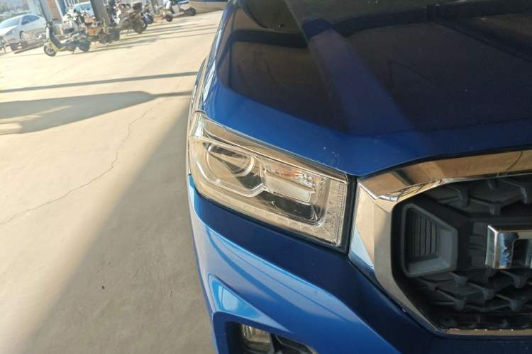 Used SAIC MAXUS T70 2021 2.0T Diesel Automatic 4x4 Elite Version with Long Bed and High Ground Clearance Right Front Headlight
