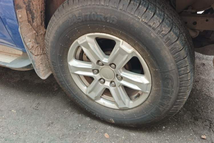 Used SAIC MAXUS T70  Right Front Wheel Hub