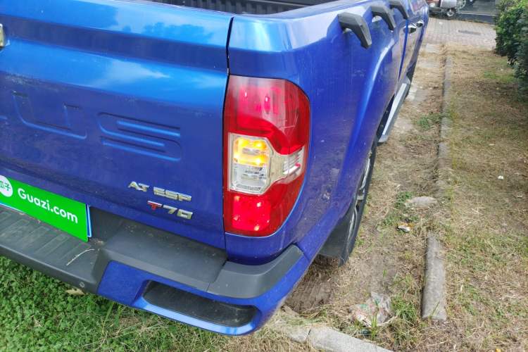 Used SAIC MAXUS T70 2021 2.0T Diesel Automatic Two-Wheel Drive Elite Version with Long Bed and High Ground Clearance Right Rear Taillight