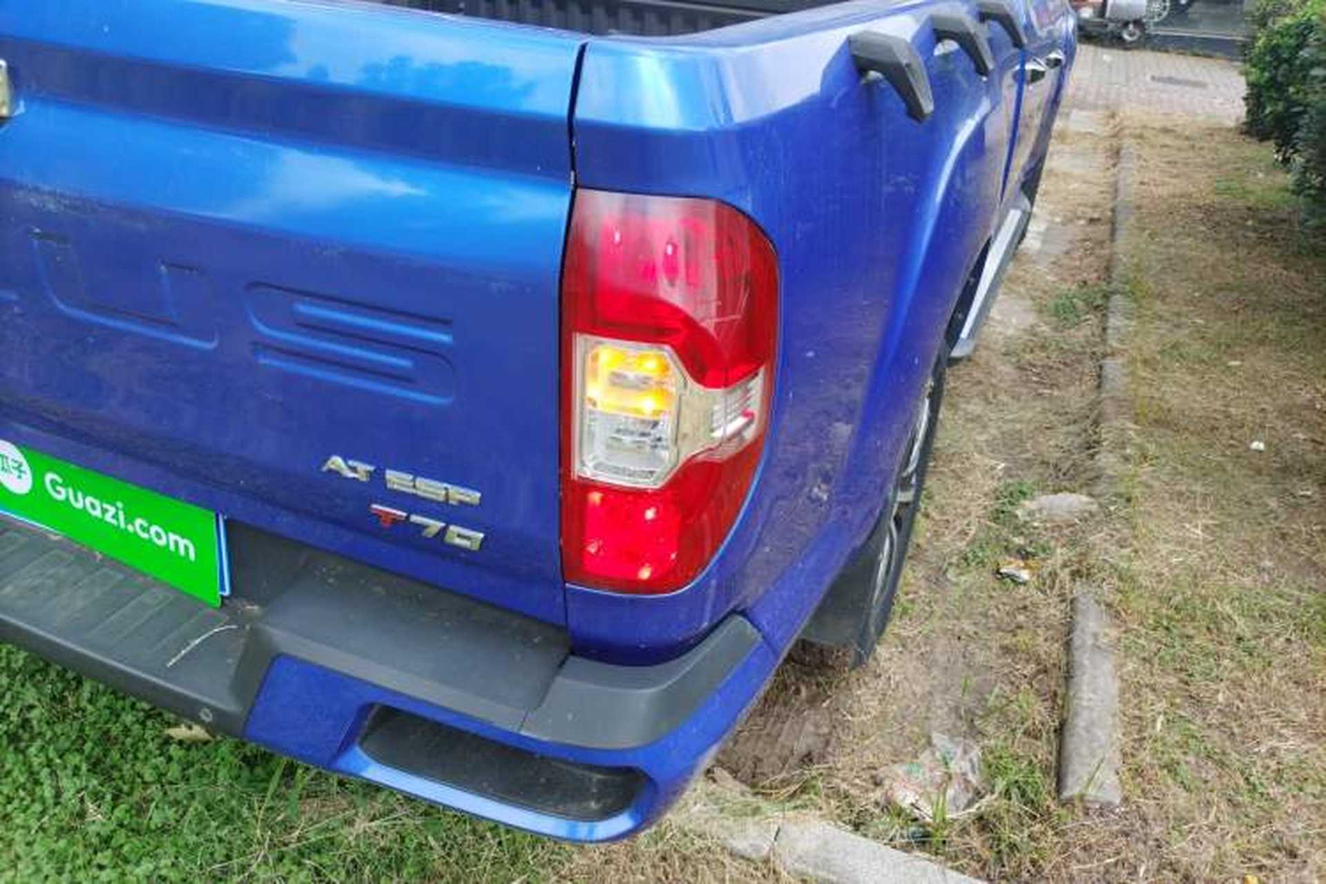 Used SAIC MAXUS T70 2021 2.0T Diesel Automatic Two-Wheel Drive Elite Version with Long Bed and High Ground Clearance Right Rear Taillight