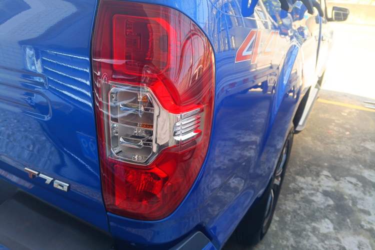 Used SAIC MAXUS T70 2021 2.0T Diesel Automatic 4x4 Elite Version with Long Bed and High Ground Clearance Right Rear Taillight