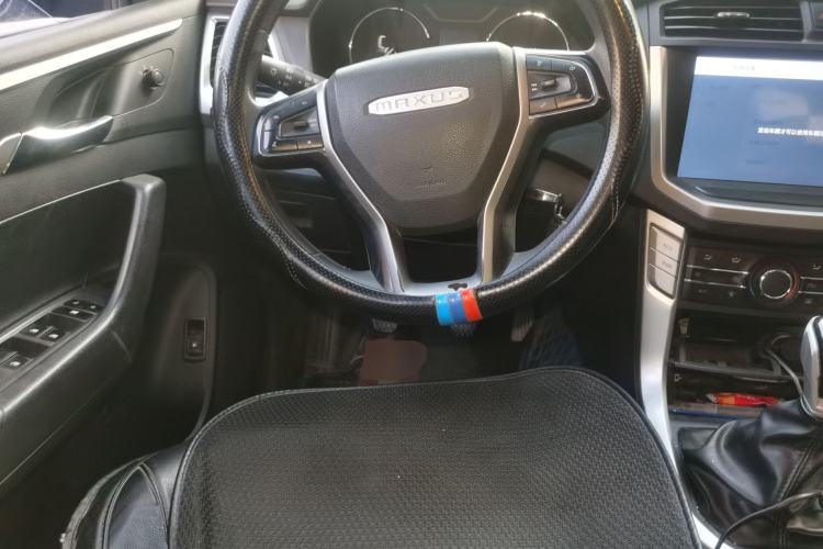 Used SAIC MAXUS T70 2021 2.0T Diesel Manual Two-Wheel Drive Entry-Level Version with Long Bed and High Ground Clearance Steering Wheel