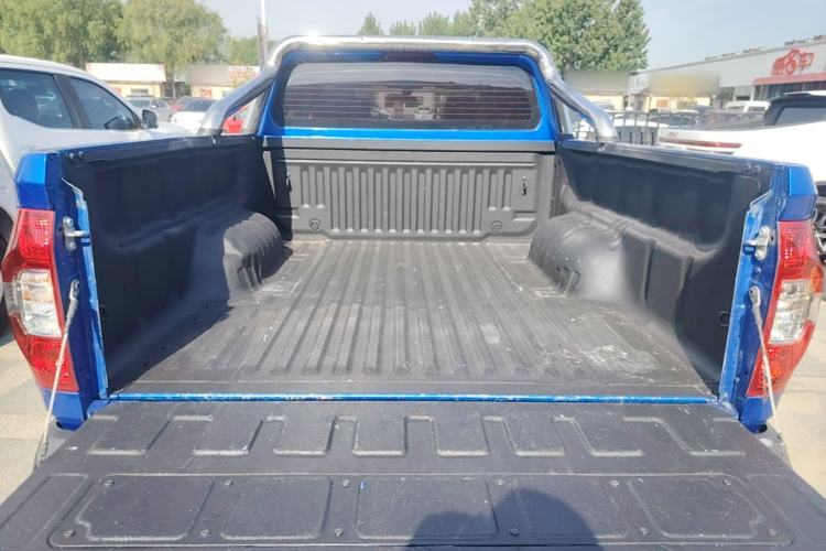 Used SAIC MAXUS T70 2021 2.0T Diesel Automatic Two-Wheel Drive Elite Version with Long Bed and High Ground Clearance Trunk