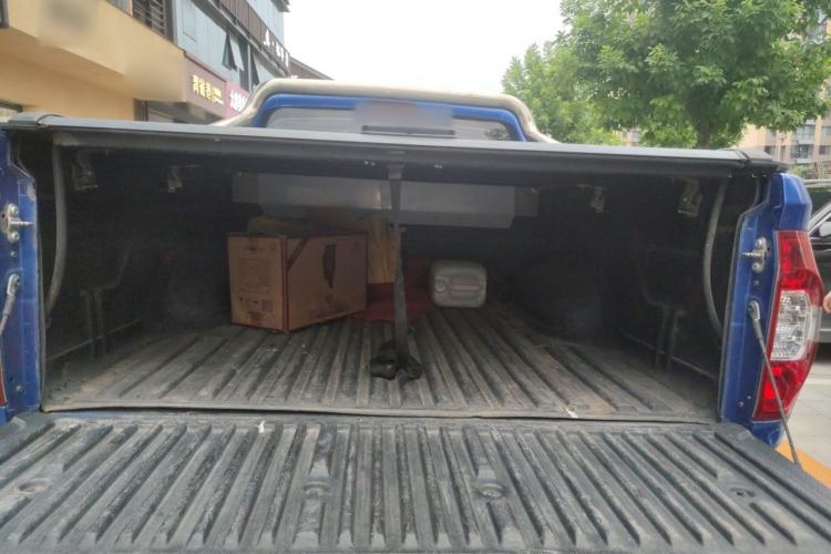 Used SAIC MAXUS T70 2021 2.0T Diesel Manual Two-Wheel-Drive Elite Version with Long Bed and High Ground Clearance Trunk