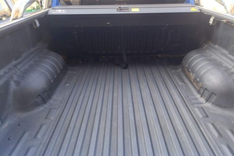 Used SAIC MAXUS T70 2021 2.0T Diesel Automatic 4x4 Elite Version with Long Bed and High Ground Clearance Trunk
