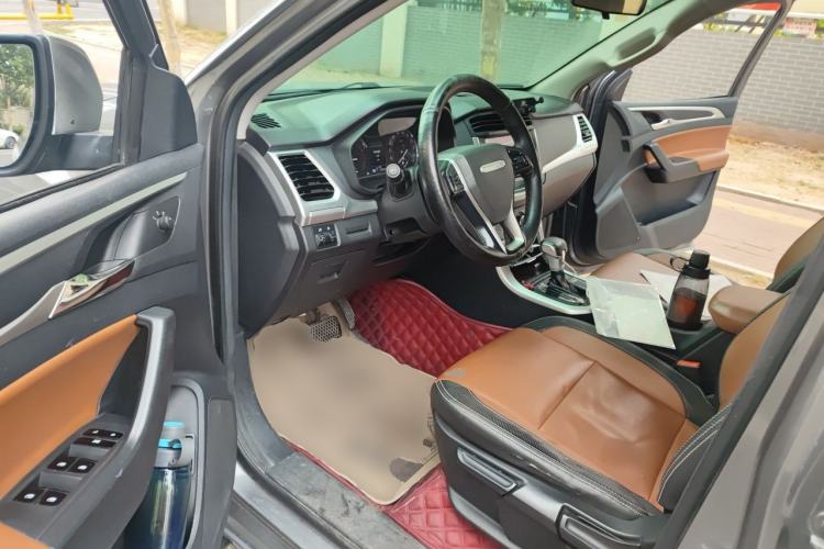 Used SAIC MAXUS T70 2021 2.0T Diesel Automatic Two-Wheel Drive Elite Version with Long Bed and High Ground Clearance Driver Seat