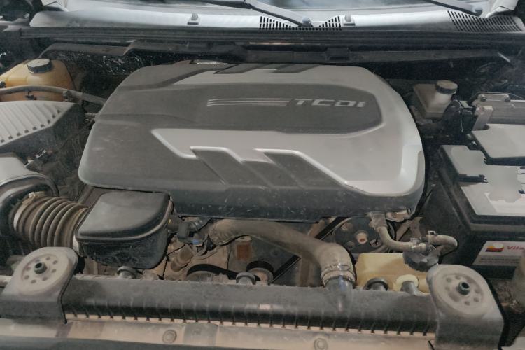 Used SAIC MAXUS T70 2021 2.0T Diesel Automatic Two-Wheel Drive Elite Version with Long Bed and High Ground Clearance Engine Bay