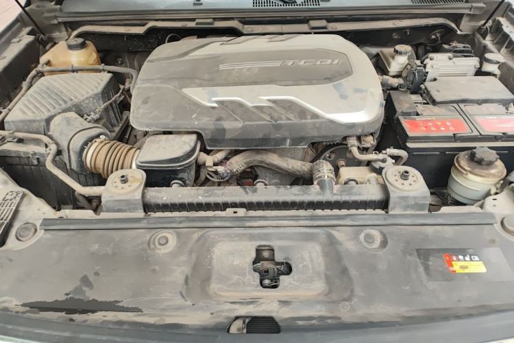 Used SAIC MAXUS T70 2021 2.0T Diesel Automatic Two-Wheel Drive Elite Version with Long Bed and High Ground Clearance Engine Bay