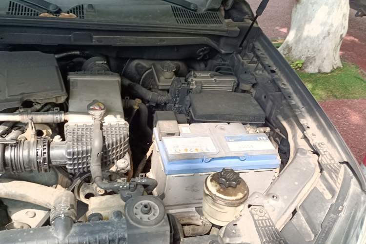 Used SAIC MAXUS T70 2021 2.0T Diesel Automatic 4x4 Elite Version with Long Bed and High Ground Clearance Engine Bay Left