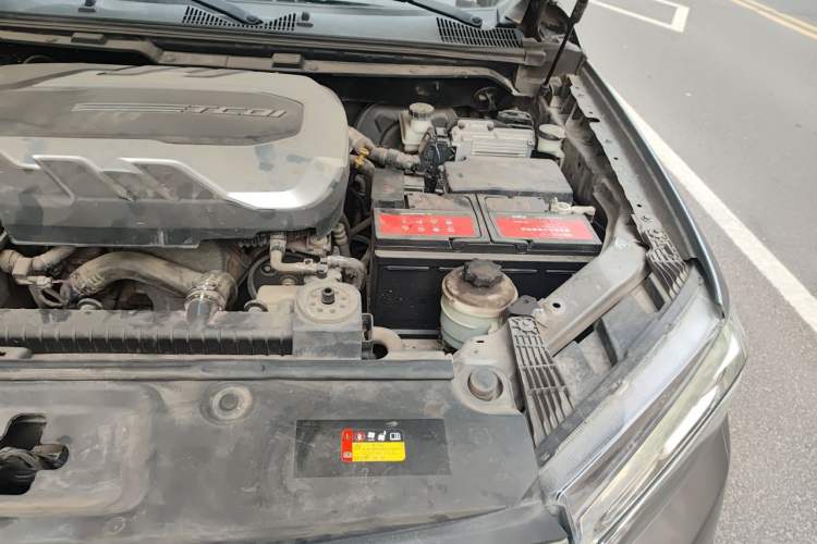 Used SAIC MAXUS T70 2021 2.0T Diesel Automatic Two-Wheel Drive Elite Version with Long Bed and High Ground Clearance Engine Bay Left