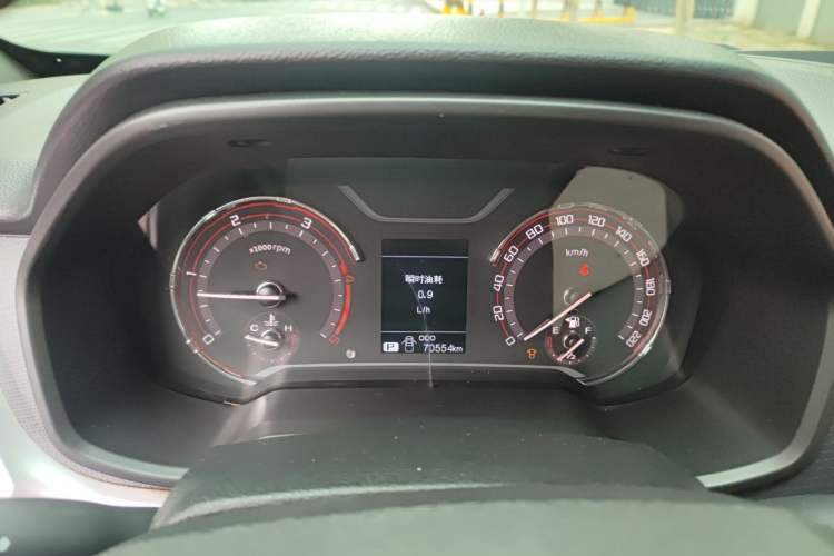 Used SAIC MAXUS T70 2021 2.0T Diesel Automatic Two-Wheel Drive Elite Version with Long Bed and High Ground Clearance Instrument Cluster