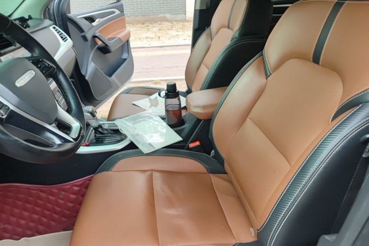 Used SAIC MAXUS T70 2021 2.0T Diesel Automatic Two-Wheel Drive Elite Version with Long Bed and High Ground Clearance Left Front Seat
