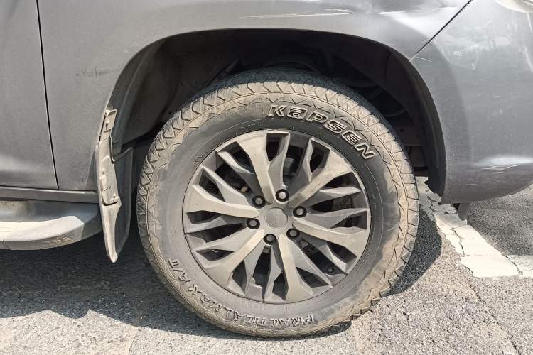 Used SAIC MAXUS T70 2021 2.0T Diesel Automatic 4x4 Elite Version with Long Bed and High Ground Clearance Right Front Wheel Hub