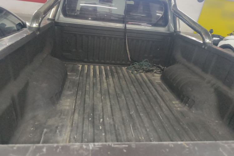 Used SAIC MAXUS T70 2021 2.0T Diesel Automatic Two-Wheel Drive Elite Version with Long Bed and High Ground Clearance Trunk