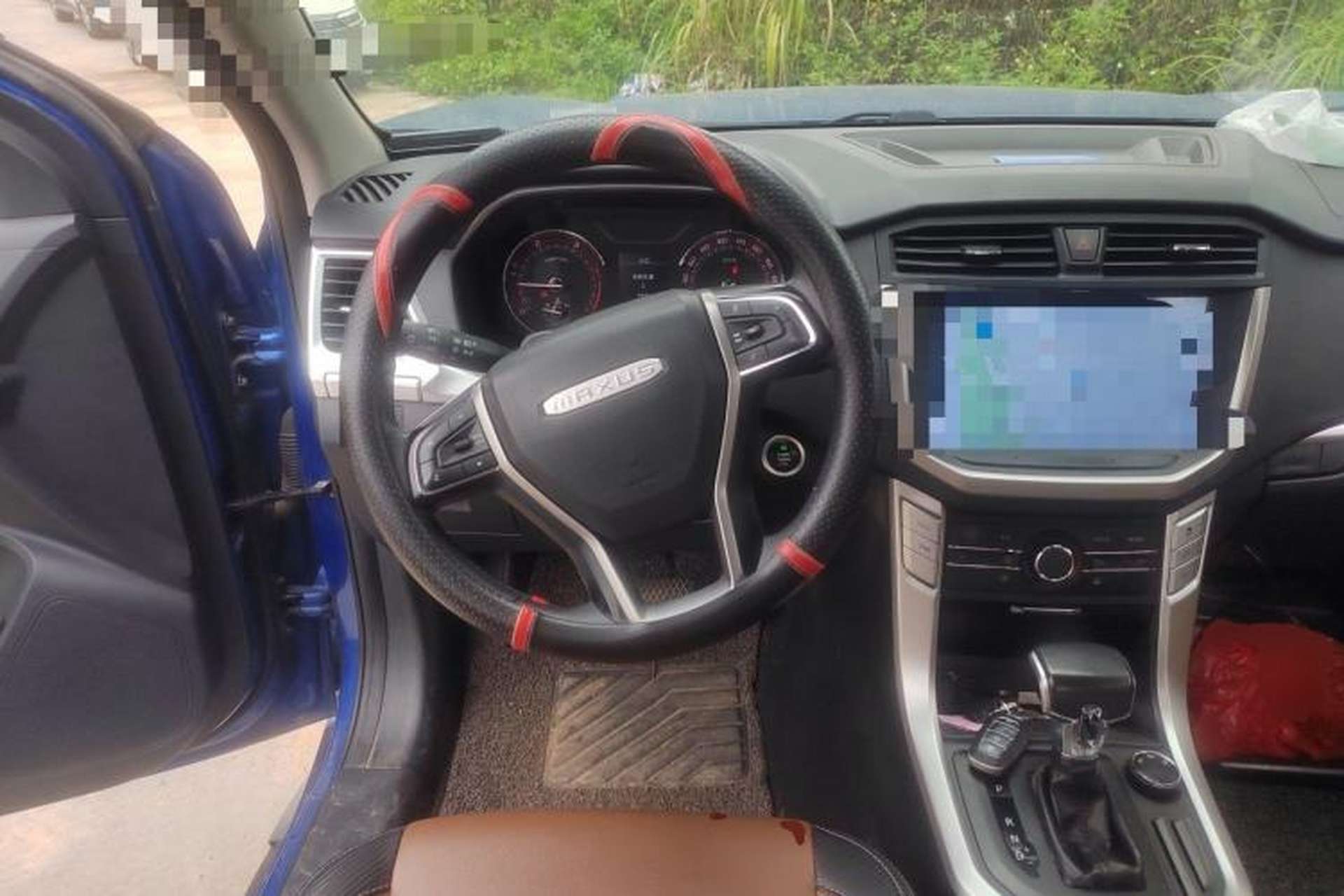 Used SAIC MAXUS T70 2021 2.0T Diesel Automatic 4x4 Elite Version with Long Bed and High Ground Clearance Steering Wheel
