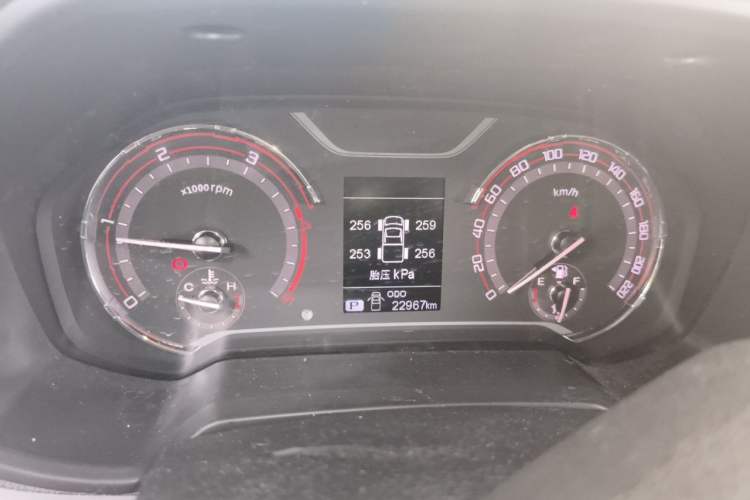 Used SAIC MAXUS T70 2021 2.0T Diesel Automatic Two-Wheel Drive Elite Version with Long Bed and High Ground Clearance Instrument Cluster