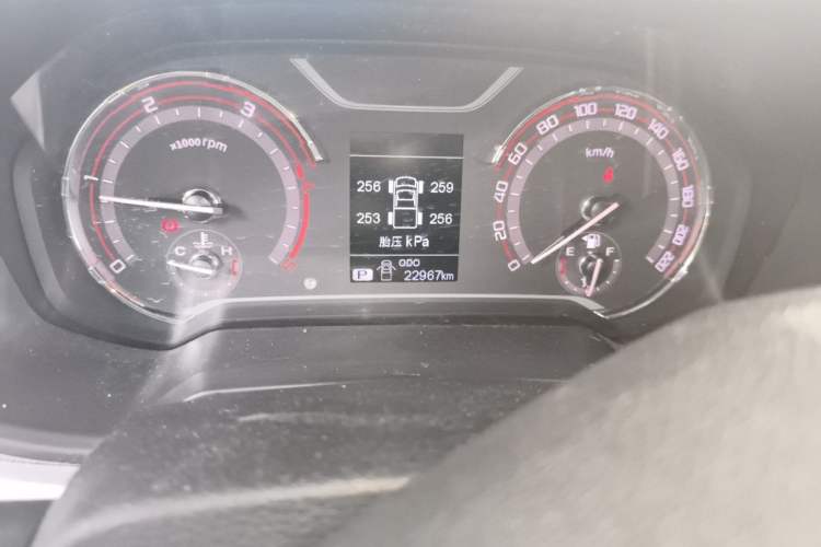 Used SAIC MAXUS T70 2021 2.0T Diesel Automatic Two-Wheel Drive Elite Version with Long Bed and High Ground Clearance Odometer Close Up