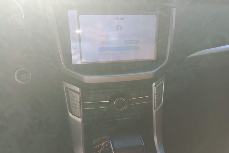 Used SAIC MAXUS T70 2021 2.0T Diesel Automatic 4x4 Elite Version with Long Bed and High Ground Clearance Audio And AC Panel