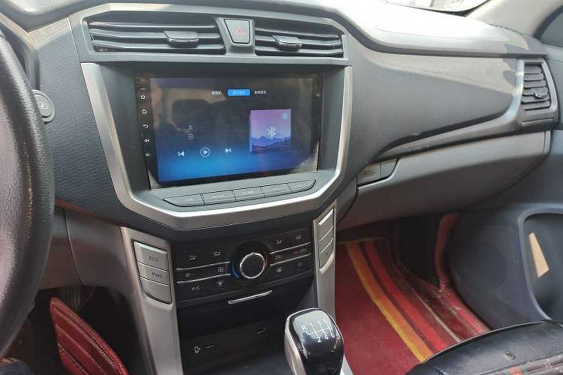 Used SAIC MAXUS T70 2021 2.0T Diesel Manual 4x4 Ambition Edition Long Bed High Ground Clearance Audio And AC Panel