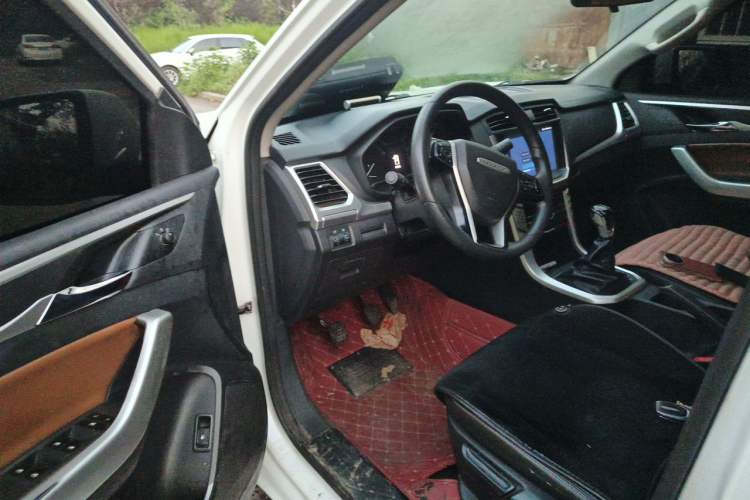 Used SAIC MAXUS T70 2021 2.0T Diesel Manual 4x4 Touring Version with Long Bed and High Ground Clearance Driver Seat