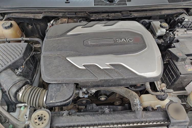 Used SAIC MAXUS T70 2021 2.0T Diesel Manual Two-Wheel Drive Entry-Level Version with Long Bed and High Ground Clearance Engine Bay