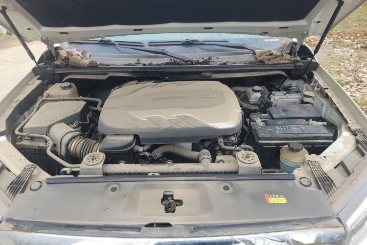 Used SAIC MAXUS T70 2021 2.0T Diesel Manual Two-Wheel-Drive Elite Version with Long Bed and High Ground Clearance Engine Bay