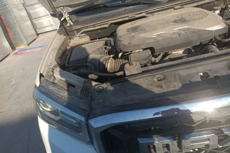Used SAIC MAXUS T70 2021 2.0T Diesel Automatic 4x4 Elite Version with Long Bed and High Ground Clearance Engine Bay Right