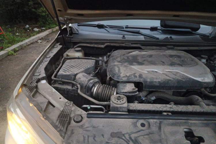 Used SAIC MAXUS T70 2021 2.0T Diesel Manual 4x4 Touring Version with Long Bed and High Ground Clearance Engine Bay Right