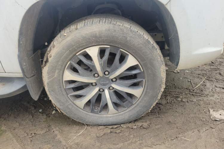 Used SAIC MAXUS T70 2021 2.0T Diesel Manual Two-Wheel-Drive Elite Version with Long Bed and High Ground Clearance Exterior 4