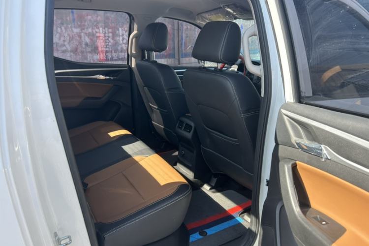 Used SAIC MAXUS T70 2021 2.0T Diesel Manual Two-Wheel-Drive Elite Version with Long Bed and High Ground Clearance Exterior 8